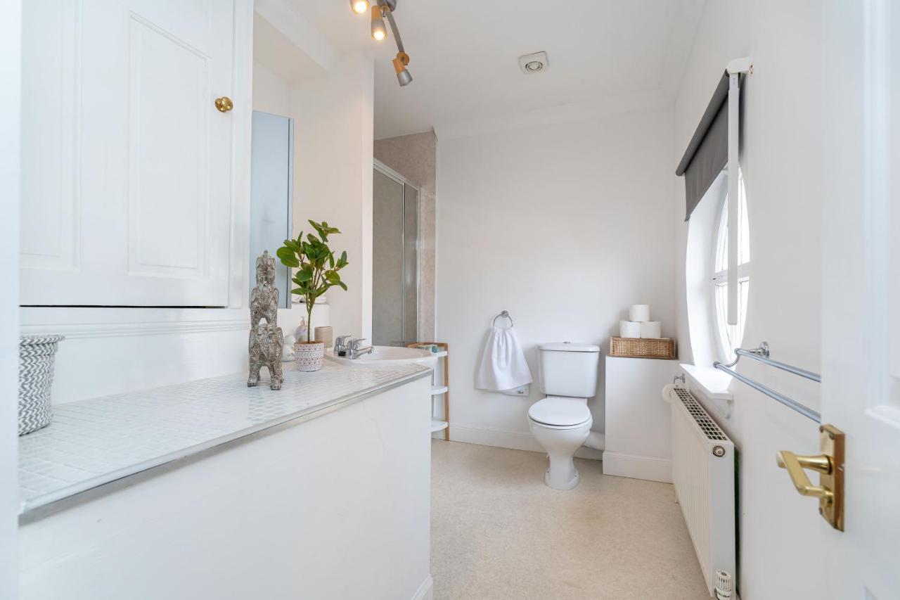 New Four Bedroom House - All Rooms Ensuite Stirling Bagian luar foto