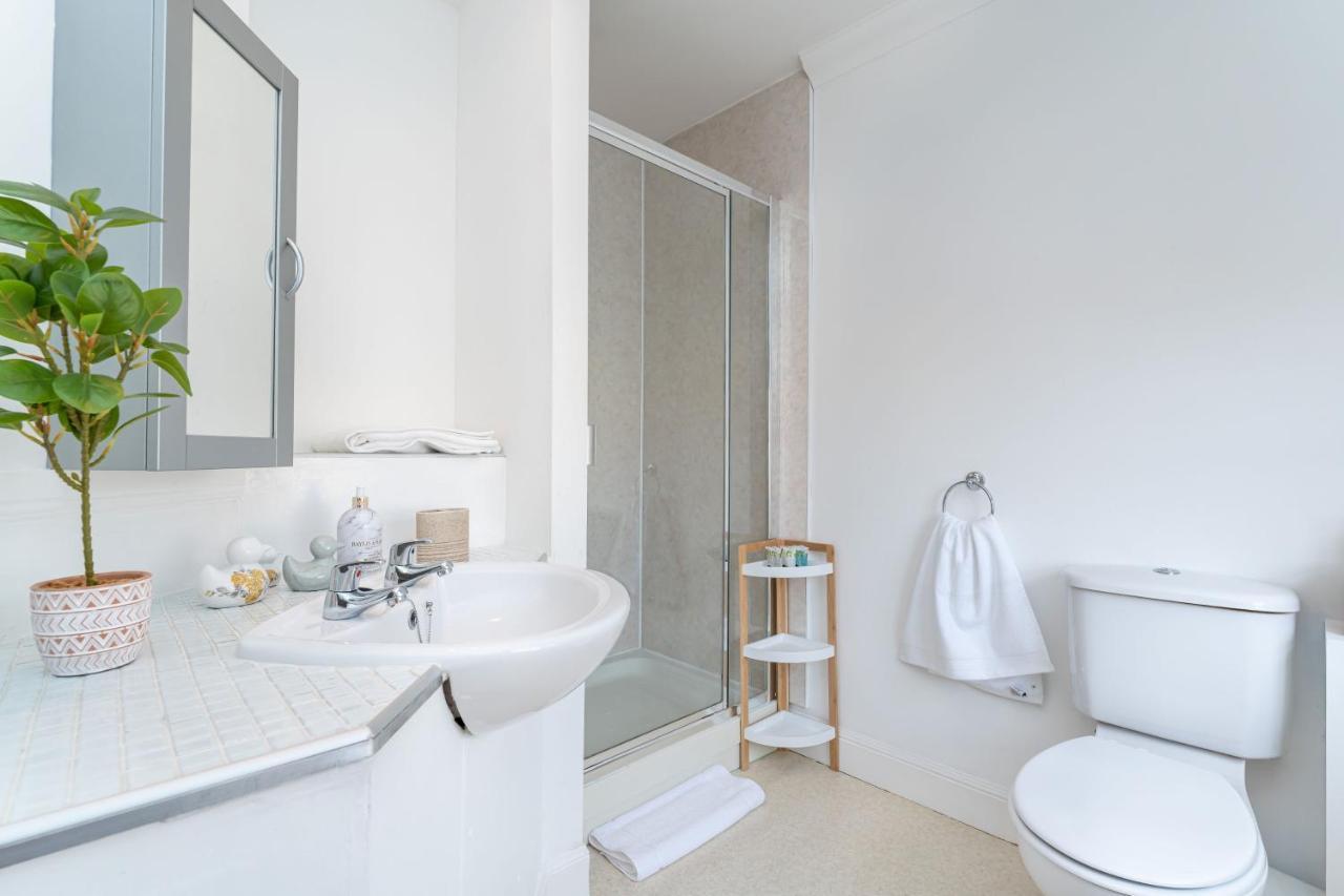 New Four Bedroom House - All Rooms Ensuite Stirling Bagian luar foto