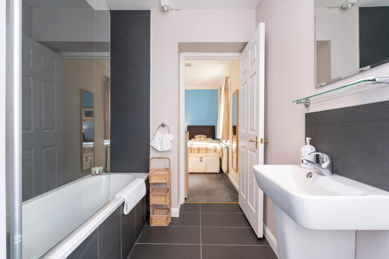 New Four Bedroom House - All Rooms Ensuite Stirling Bagian luar foto