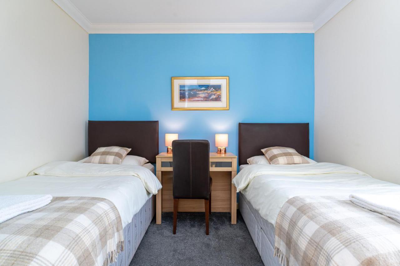 New Four Bedroom House - All Rooms Ensuite Stirling Bagian luar foto