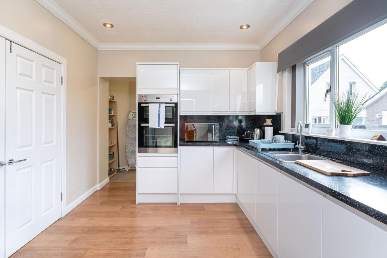 New Four Bedroom House - All Rooms Ensuite Stirling Bagian luar foto