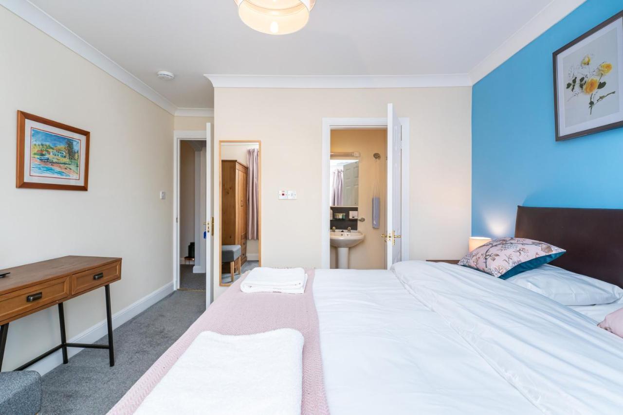 New Four Bedroom House - All Rooms Ensuite Stirling Bagian luar foto